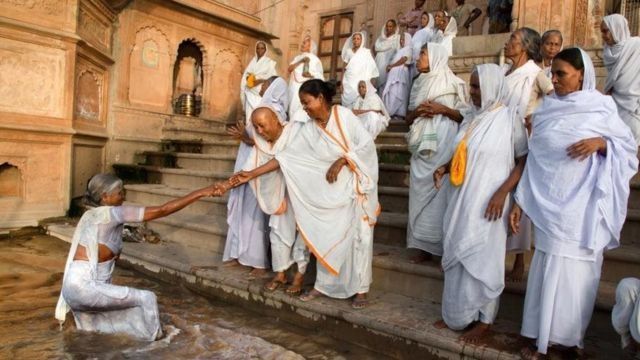 1. Harus Mengasingkan Diri