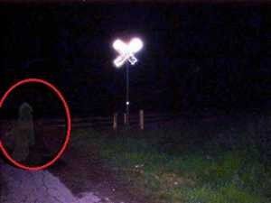 2. Penampakan hantu di lintasan kereta api