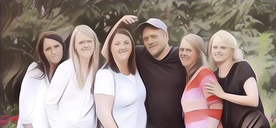 Kisah Seorang Pria Menikahi 5 Wanita dan Tinggal Bareng Kelima Istrinya dengan Harmonis