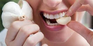 2. Bawang putih mentah