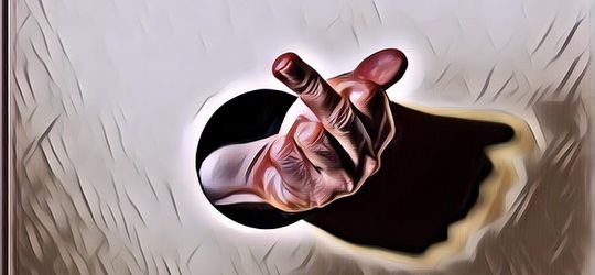 Sebenarnya, Apa Sih Arti Mengacungkan Jari Tengah?
