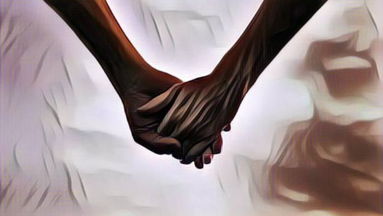 Tak Sengaja Salah Gandeng Cewek, Aksi Pria Ini Malah Bikin Ngakak