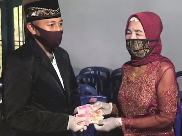 2. Pria Berusia 29 Tahun Menikah dengan Nenek 76 Tahun