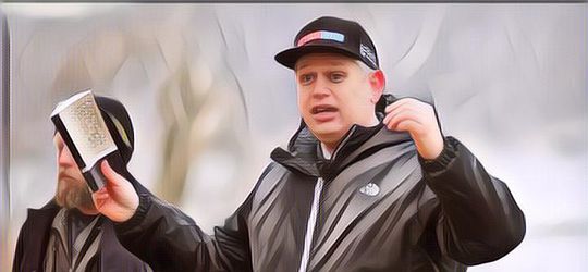 Heboh Wanita Kelahiran Iran Mmebakar Al-Quran di Swedia