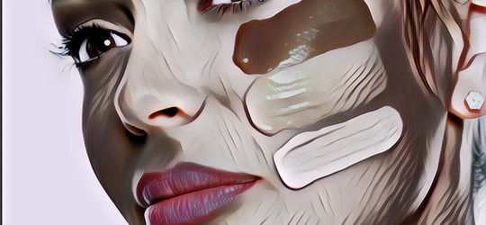 Nggak Takut Luntur Meski Kehujanan, Ini Rekomendasi Foundation Waterproof Wajib Punya