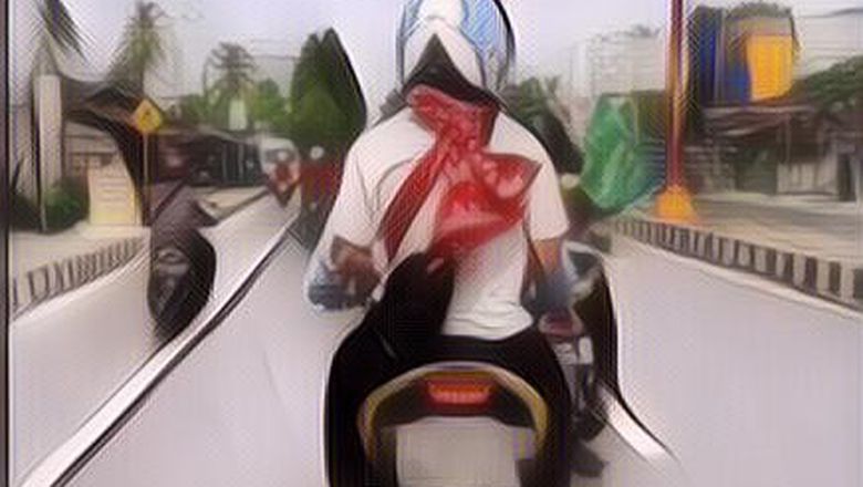 Tak Mampu Bayar Ambulans, Bapak Ini Membawa Jenazah Anaknya Pakai Sepeda Motor