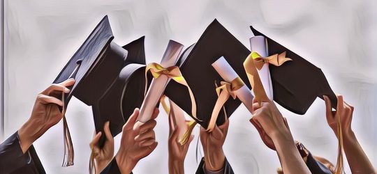 Ceweknya Wisuda, Cowok Ini Kasih Kado Antimainstream ... Saham!