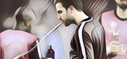 Bukan Cuma Iseng, Alasan Pemain Sepak Bola Sengaja Muntahkan Air yang Diminumnya di Pinggir Lapangan