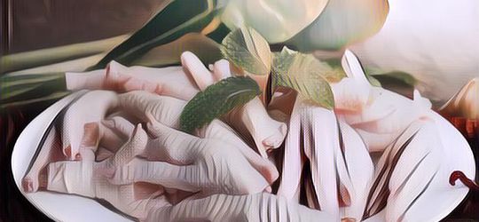 4 Langkah Mudah Memisahkan Kulit Ceker Dari Tulangnya, Anti Gagal Cuma Perlu Es Batu