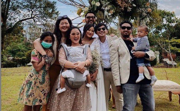 2. Ajak Baby Gewa Kondangan