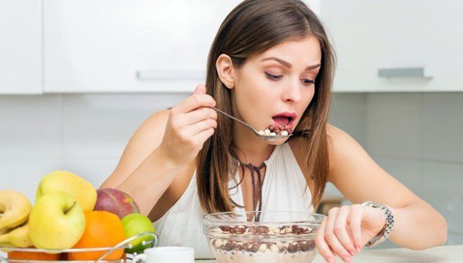 1. Makan dengan Cepat Artinya Kamu Sangat Menghargai Waktu