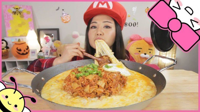 1. Nasi Goreng Kimchi ala hyuneeEats