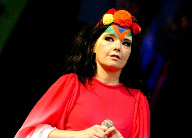 5. Bjork, dilarang masuk ke China