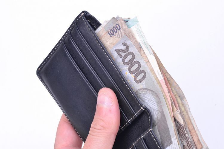 1. Isi dompet yang tertata rapi
