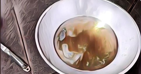 Bikin Ngakak, Seorang WNI Mengira Jus Apel yang Dibeli Adalah Minyak Goreng