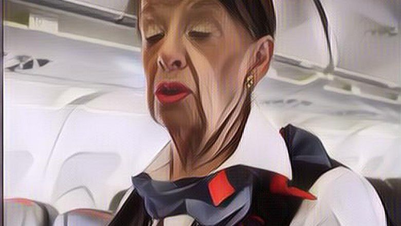 Seng Ada Lawan! Nenek 86 Tahun Ini Jadi Pramugari Tertua di Dunia