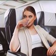 Pramugari Menyarankan untuk Tidak Minum Teh atau Kopi Saat Penerbangan, Alasannya Bikin Syok