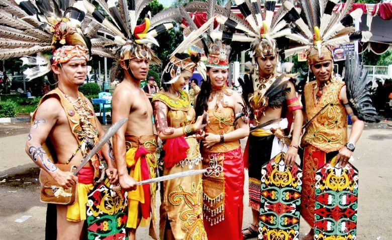 3. Suku Dayak