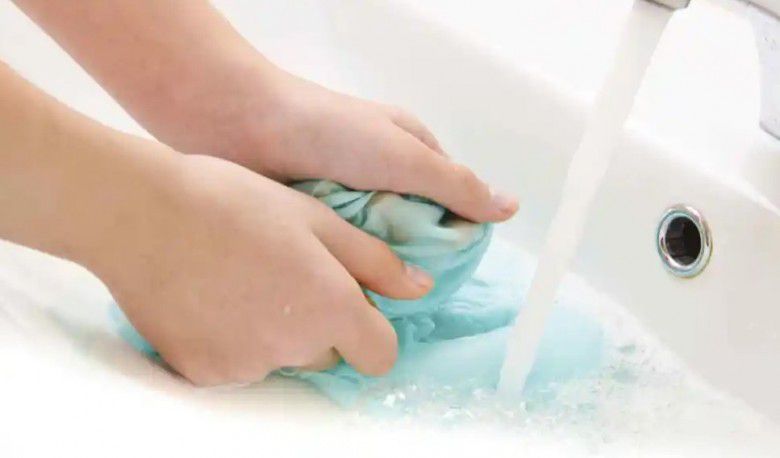 2. Cuci di Air Mengalir