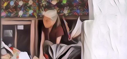 Hidup Sebatang Kara, Cerita Nenek Tua yang Tinggal di Atas Tumpukan Sampah