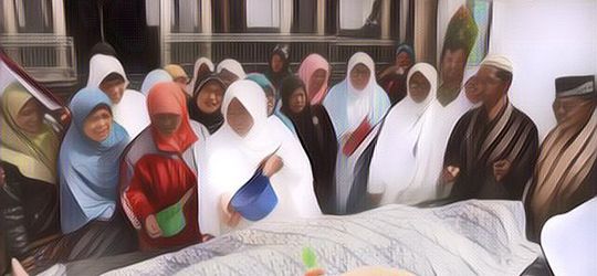 Begini Saat Jenazah Wanita yang Pakai Susuk Sulit Dimandikan Jelang Dimakamkan