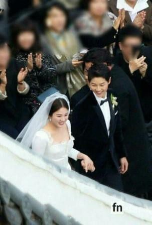 5. Song Hye Kyo dan Song Joong Ki