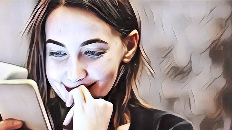 Ini Dia Ciri-Ciri Pria Menyukaimu Dilihat dari Isi Chat