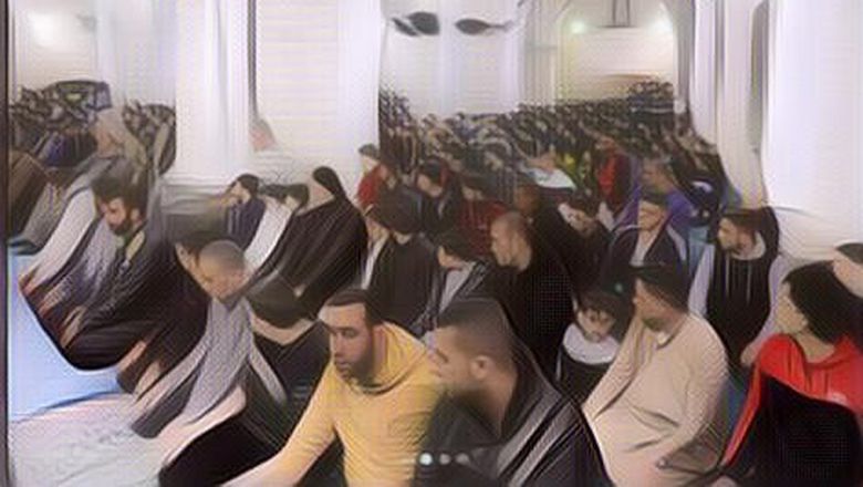 Beredar Potret Suasana Salat Tarawih Pertama di Palestina, Melly Goeslaw: Semoga Selalu Aman