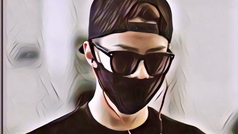 Kenapa Sih Bintang K-Pop Pakai Masker di Bandara?
