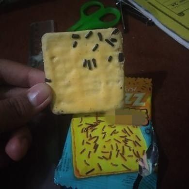 8. Yaampun, kebagian meses tapi cuma dipojokan doang