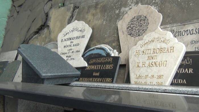 # Kisah Horor Pengrajin Batu Nisan di Kawasan Citatah