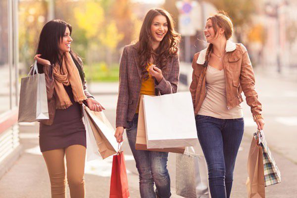4. Menerima Ajakan Shopping dari Teman