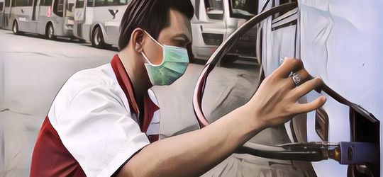 Jarang Ada yang Tahu, Mengapa Mesin Bus Tak Dimatikan Saat Mengisi Bahan Bakar?