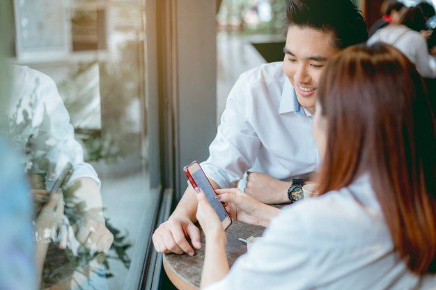 #3 Curi-curi pandang