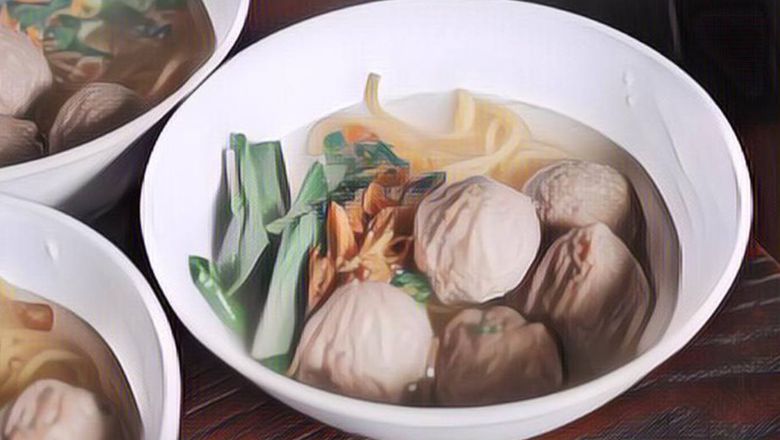 Niatnya Bantuin Tukang Bakso Keliling Menanjak di Jalan Tanjakan, Endingnya Malah Bikin Ngakak