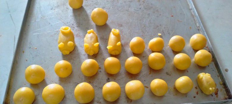 5. Siapa sih ini yang bikin? Kok ada yang aneh begitu bentuknya...