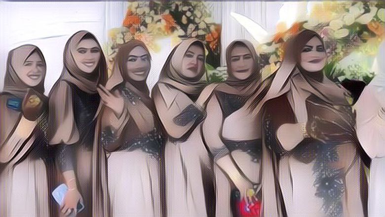 Heboh Video Kumpulan Emak-Emak Madura Sedang Kondangan, Pakaiannya Bak ‘Toko Emas Berjalan’