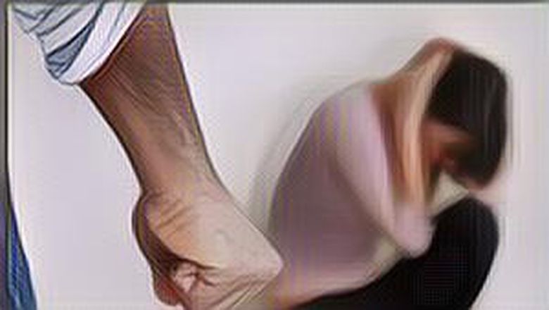 Gak Cuma Dedek Lesti, 3 Artis Ini Juga Pernah Dicekik Suami, Siapa Aja Ya?