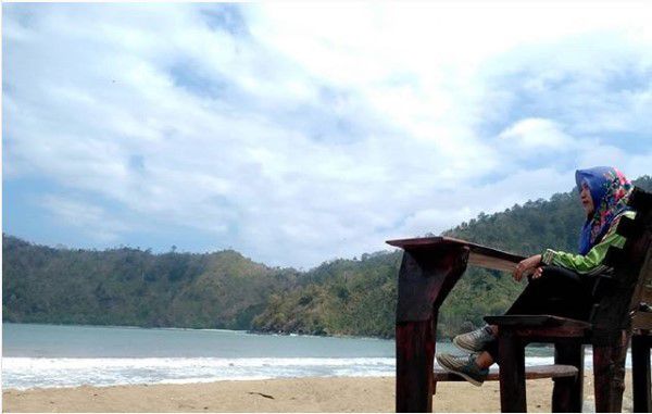4. Pantai Sipelot