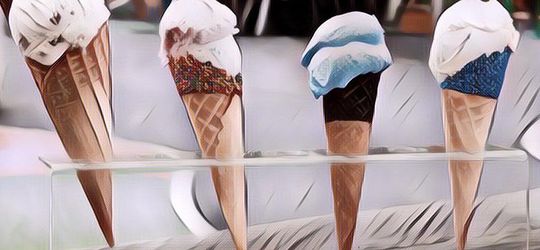 Viral Cowok Makan Es Krim Disuapin Pelayan Drive Thru Jadi Sorotan, Warganet: Pelayan Langsung Trauma