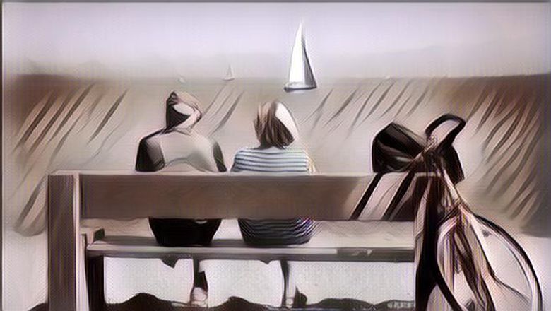 Romantis & Bikin Haru, Suami Ini Viral Karena Sering Antar Jemput Istri Naik Sepeda