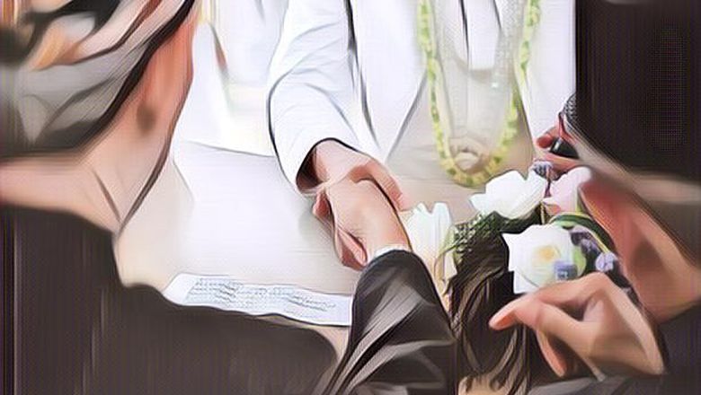 Viral Pernikahan Super Sederhana! Pengantin Cuma Duduk di Kursi Plastik