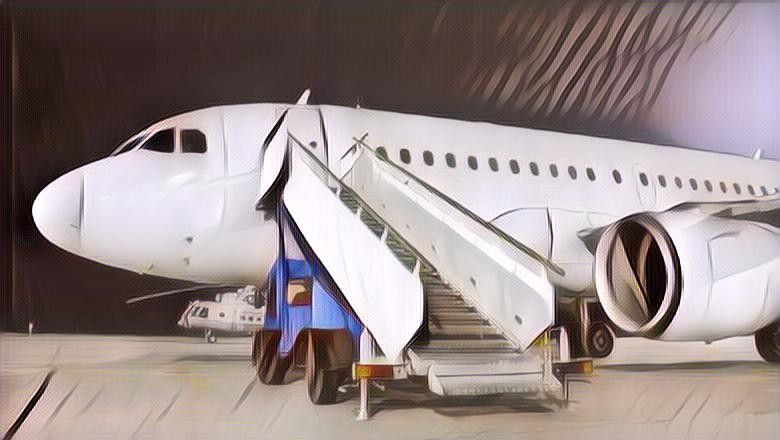 Terjawab Sudah! Pintu Pesawat Terbang Selalu Berada di Sebelah Kiri karena Alasan Ini