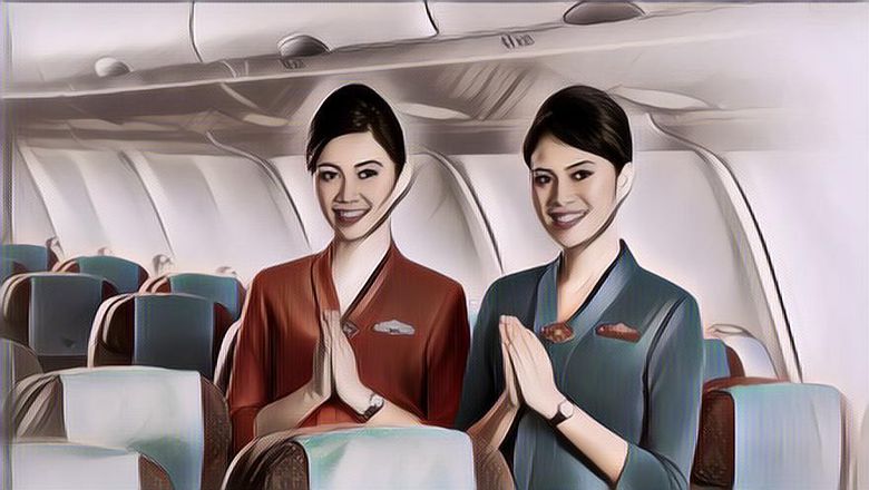 Baru Terungkap Nih, Alasan Rambut Pramugari Selalu Disanggul Saat Bekerja