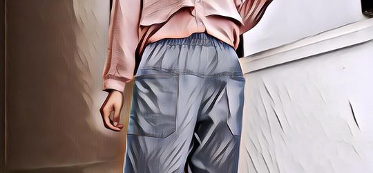 Fashionista Wajib Tahu! 5 Model Atasan yang Cocok untuk Celana Jeans