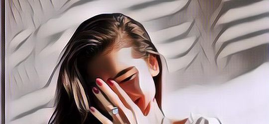 Harus Peka! Ini Ciri-Ciri Wanita Pendiam Jatuh Cinta