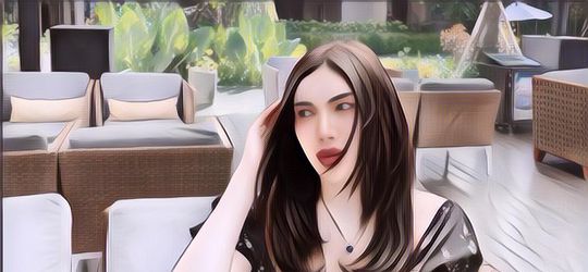 Penampilan Millen Cyrus dengan Sarung dan Peci, Cantik Apa Ganteng Nih?