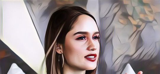 Artis Ternama, Kok Cinta Laura Jarang Pakai Barang Branded?