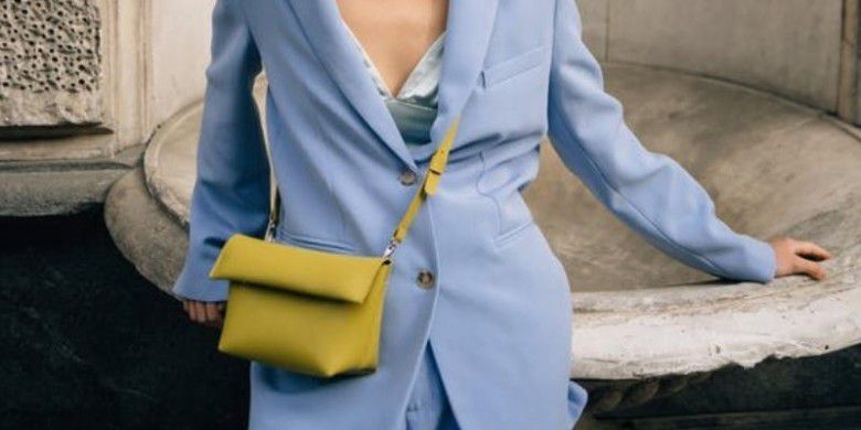 2. Jaga Kebersihan Sling Bag