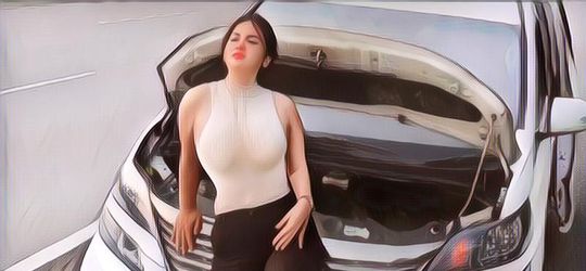 Bikin Panas Dingin! 5 Potret Tante Diana Dee Ngoprek Mobil Mogok